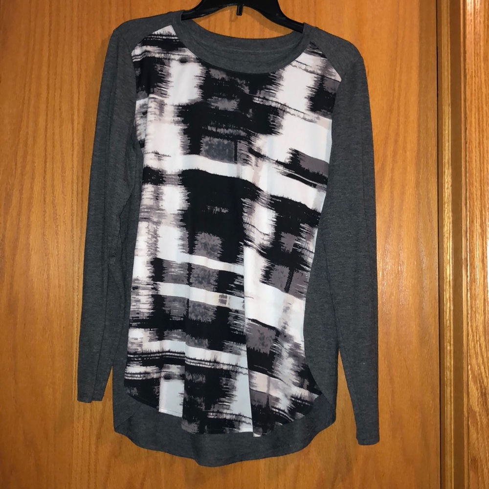 Grey long sleeve t-shirt